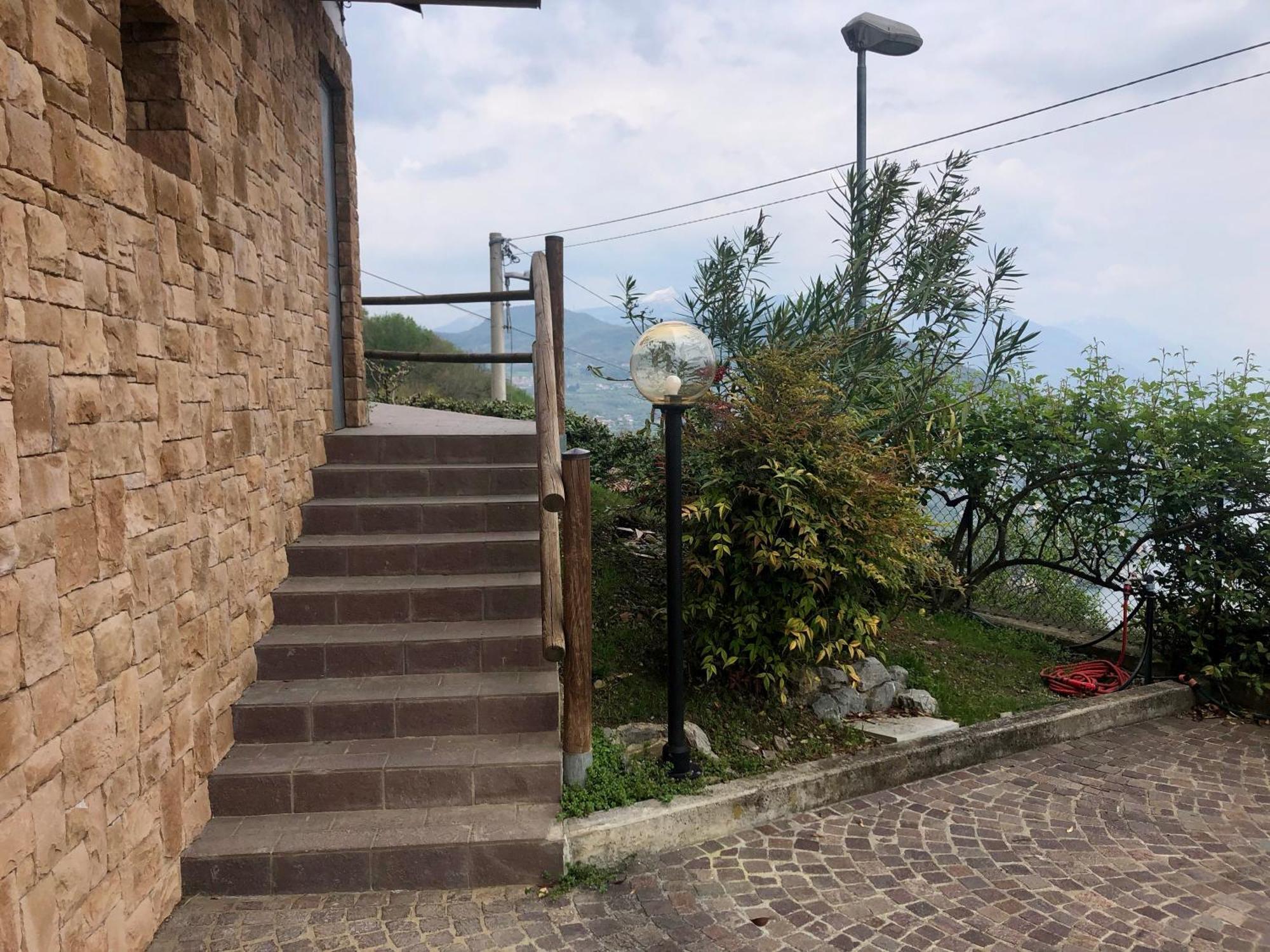 Villa La Casa Di Rose à Fonteno Extérieur photo